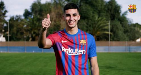 تقارير: نيوكاسل يرغب في التعاقد فيران توريس من برشلونة
